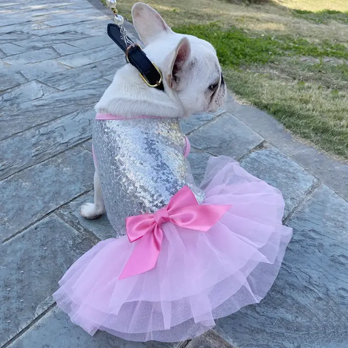 Robe de princesse élégante à paillettes pour petits chiens style tutu avec nœud papillon pour chihuahua pug shih tzu yorkshire occassions spéciales noël anniversaire mariage
