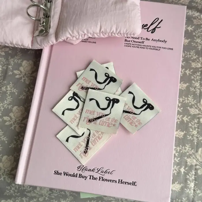 Étiquette tissée en tissu