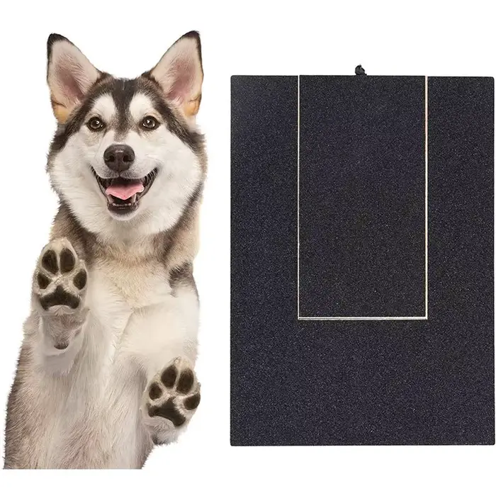 Grattoir en bois pour chiens avec boîte à friandises intégrée, plateau de coupe-griffes, surface en 