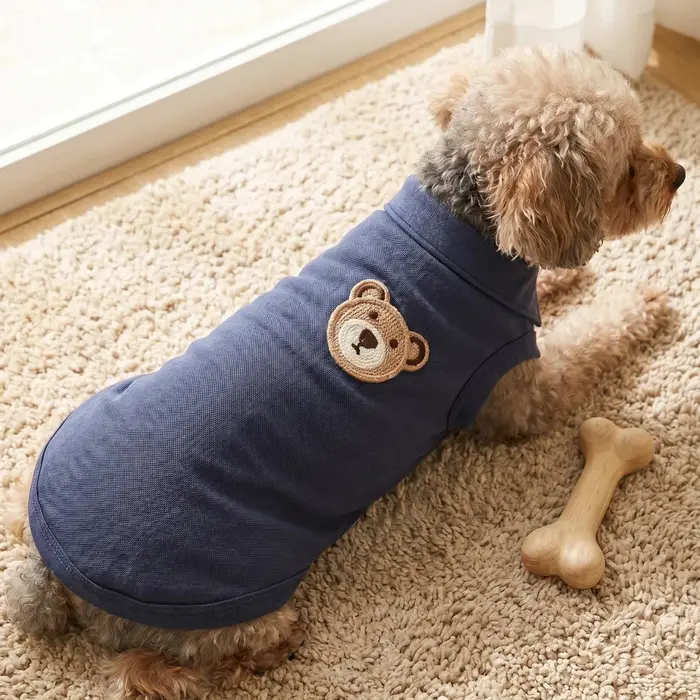Polo pour chien brodé tête d'ours brun confortable respirant col rabattable sans manches vêtement confortable pour animaux de compagnie occasions spéciales