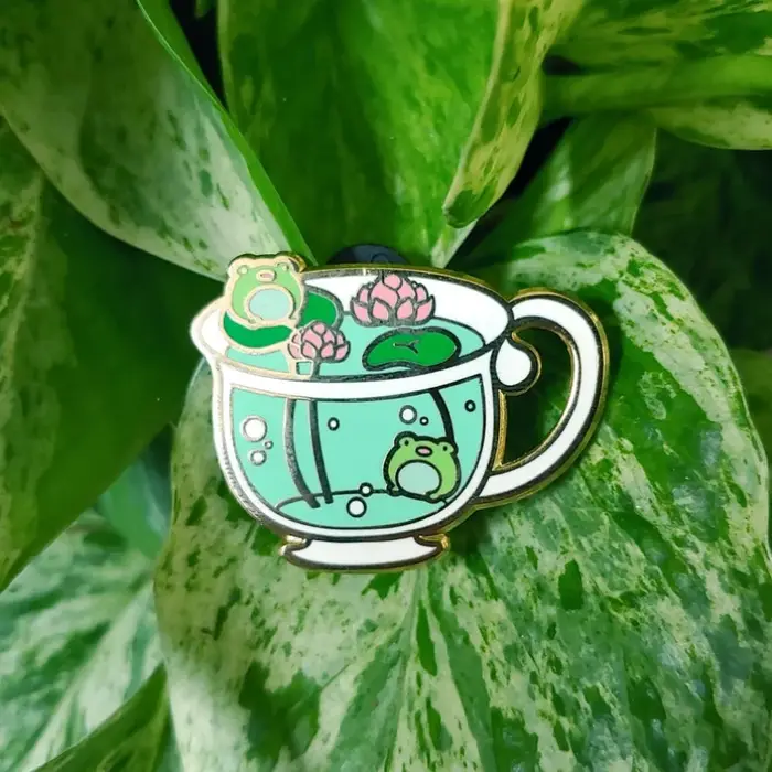 Broches en émail pour sac à dos, jolie épingle en forme de grenouille, dessin animé, feuille de Lotu