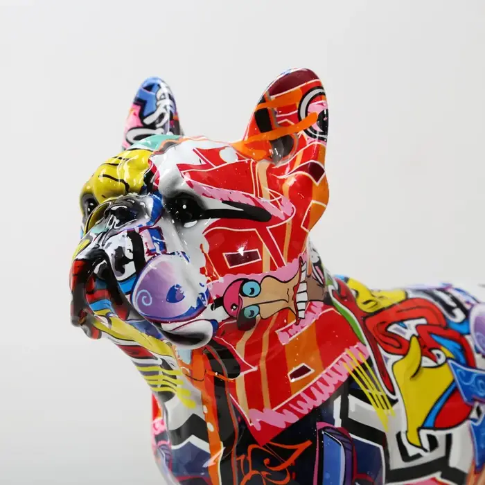 Statue de bouledogue français coloré et créatif