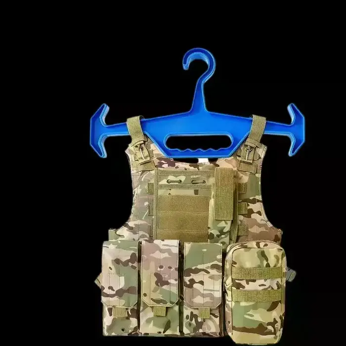 Cintre de rangement tactique robuste avec poches et crochets pour chasseurs, plongeurs et paintballeurs, pour un rangement efficace et élégant