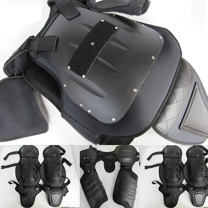 Équipement de protection tactique avec gilet de protection extérieur