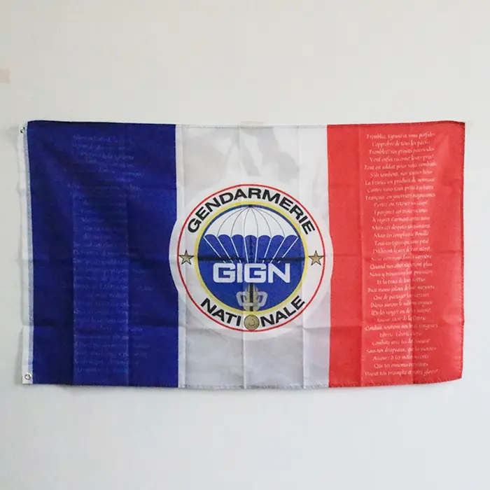 Drapeau de la France avec l'anthème national de Marseille et les bras de GIGN Gendarmerie Nationale 