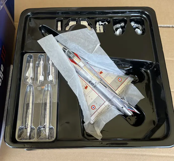 Modèle de chasse Mirage IIIC2 français 1/72 14648PA 2-ED 1967