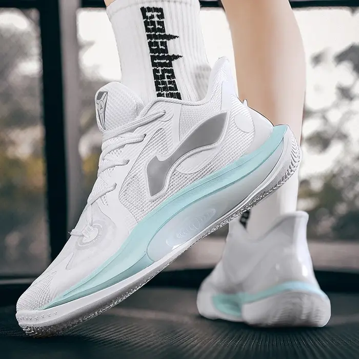 Chaussures de basket-ball respirantes en maille pour hommes, baskets basses, chaussures décontractée