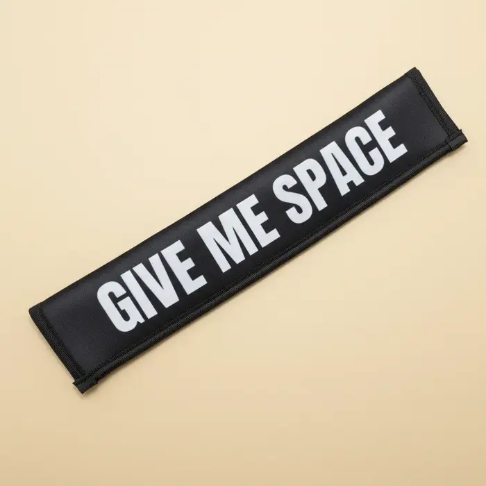 Manchon de laisse pour chien « GIVE ME SPACE » en néoprène double face, à enfiler, haute visibilité,