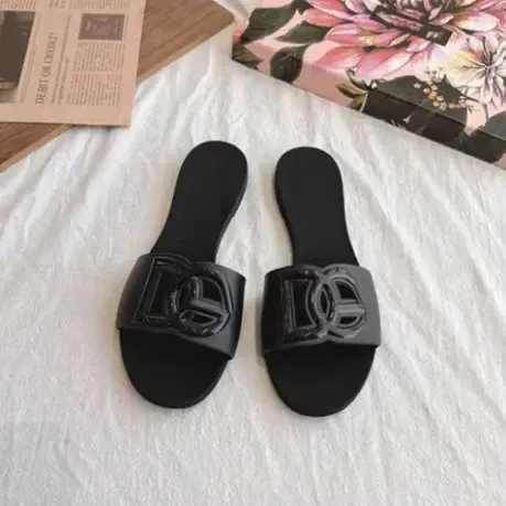 Nouvelles sandales de mode et de loisirs pour femmes été 2025, tongs plates antidérapantes pour la p