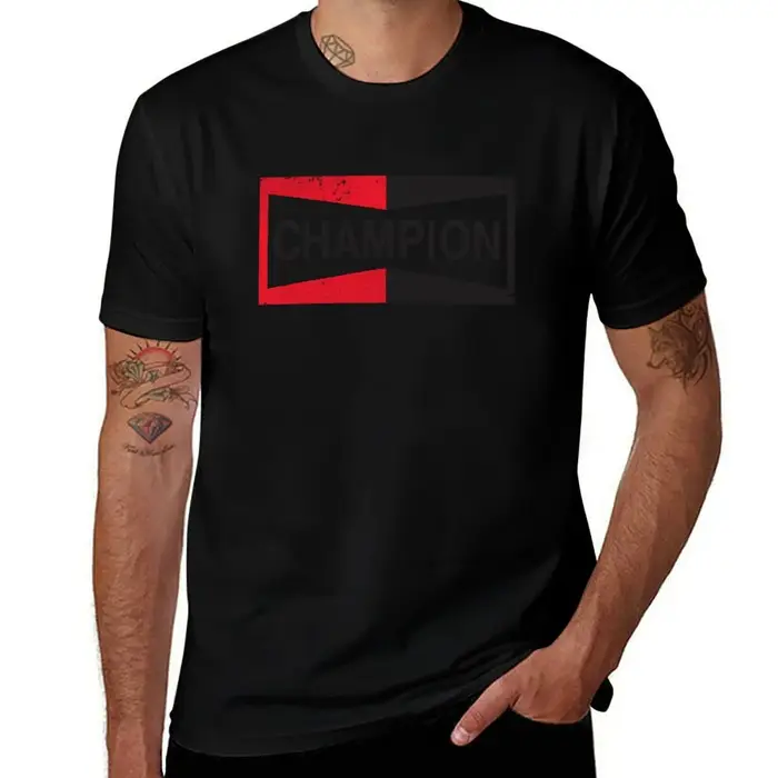 Champion, bougie d'allumage rétro emblème en détresse T-Shirt graphique t-shirts pour homme T-Shirt