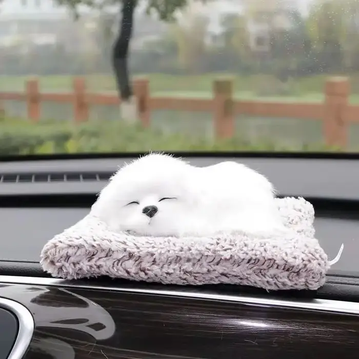 Décorations d'intérieur de voiture avec revêtement en charbon de bambou vivant, simulation de chien,