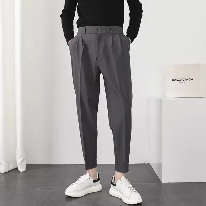 Pantalon homme style coréen slim élastiqué pieds réduits pour tenue streetwear élégante
