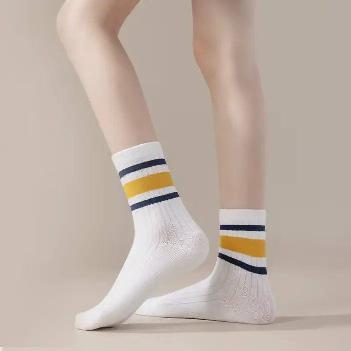 Quatre paires de chaussettes pour enfants pour le printemps et l'automne, style polyvalent rayé, cha