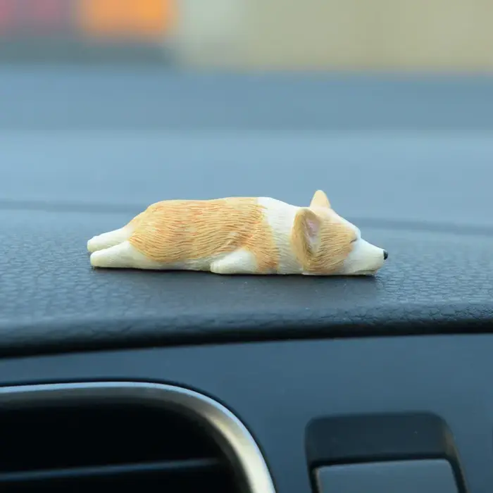 Jouets pour tableau de bord de voiture, accessoires de décoration exquise, Mini poupée en résine Cor