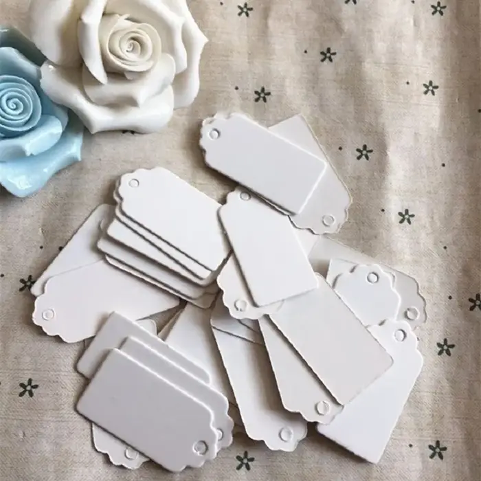 Étiquettes de vêtement en carton blanc écologique