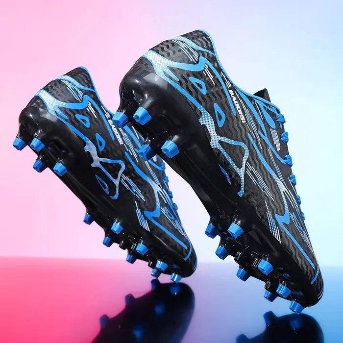 Chaussures de football à crampons longs et basses