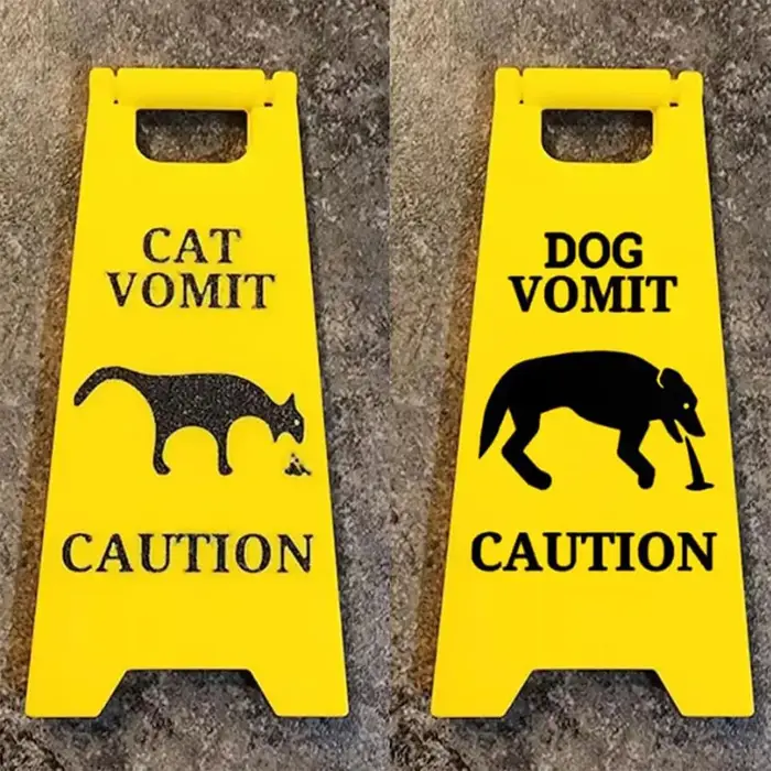 Signe drôle de vomir de chat en plastique blanc ou vert pomme pour amusante décoration intérieure cadeau original pour les amateurs de chats et l'humour