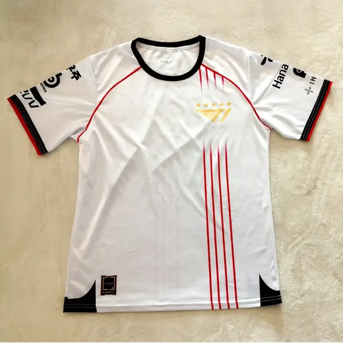Maillot de l'équipe commémorative du Championnat 2026 Cinq Étoiles T-shirt doré pour hommes occasions e-sport et quotidien
