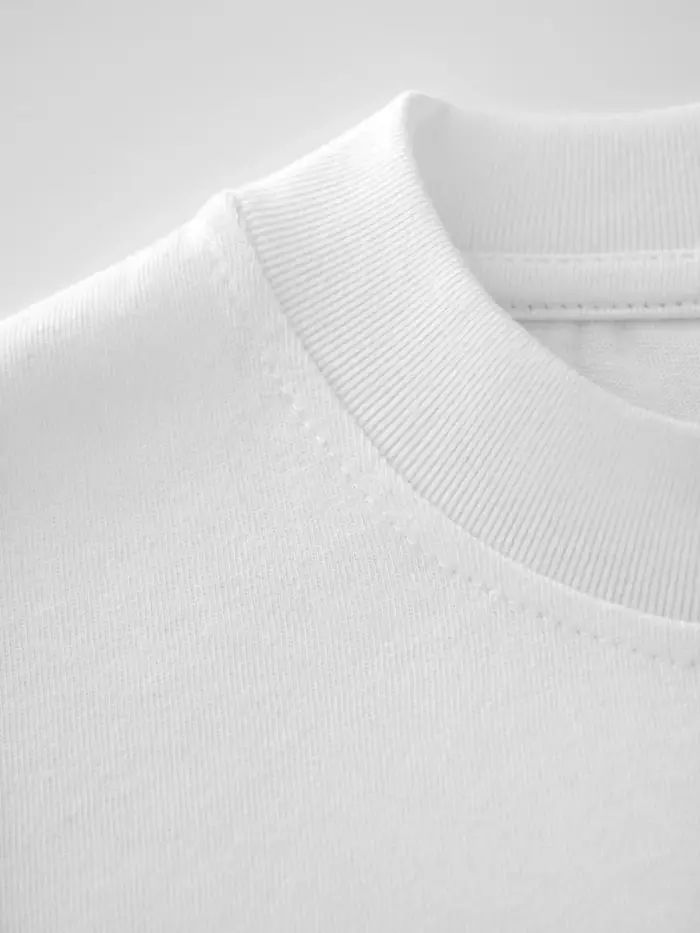 Le T-shirt à motif de voiture rétro pour hommes avec un design de voiture classique convient aux pas