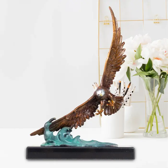 Statue d'aigle à tête blanche en bronze