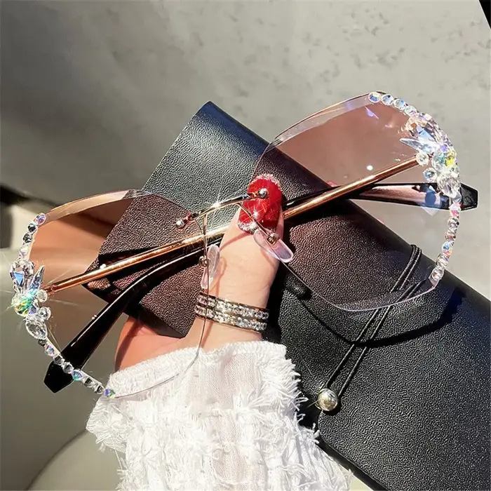 Nouvelles lunettes de soleil en métal sans bordure femmes lunettes de soleil décoratives en diamant 