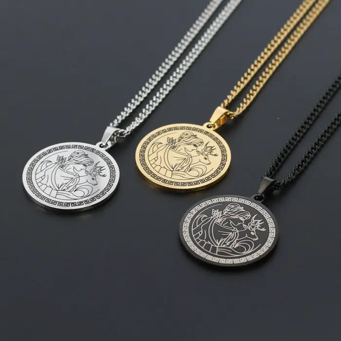 Pendentif Artemis en acier inoxydable de la mythologie grecque pour femmes et filles symboles de force et de courage bijoux pour aventurières et femmes modernes
