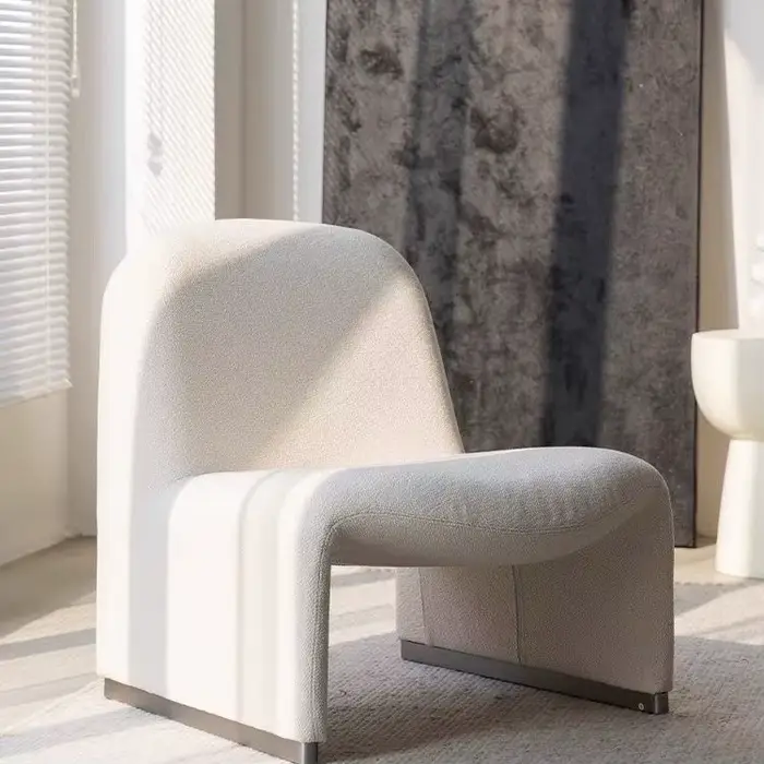 Chaise de salon simple élégante en cuir avec couverture en tissu flanelle pour un confort maximal, pour usage à domicile, occasions spéciales et cadeaux de qualité