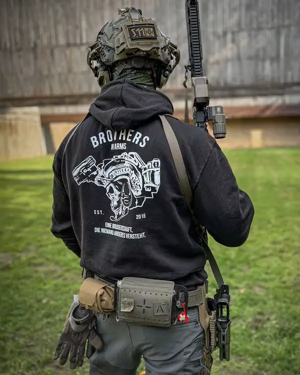 Sweat à capuche en polyester Brothers in Arms style décontracté pour hommes et femmes voyage et occasions spéciales
