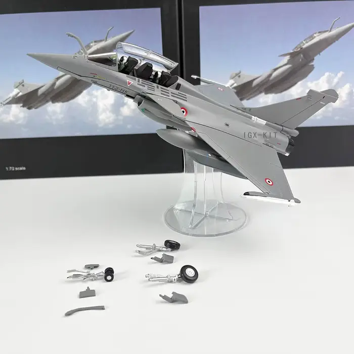 Modèle d'avion de chasse Rafale de l'Armée de l'Air française à l'échelle 1:72