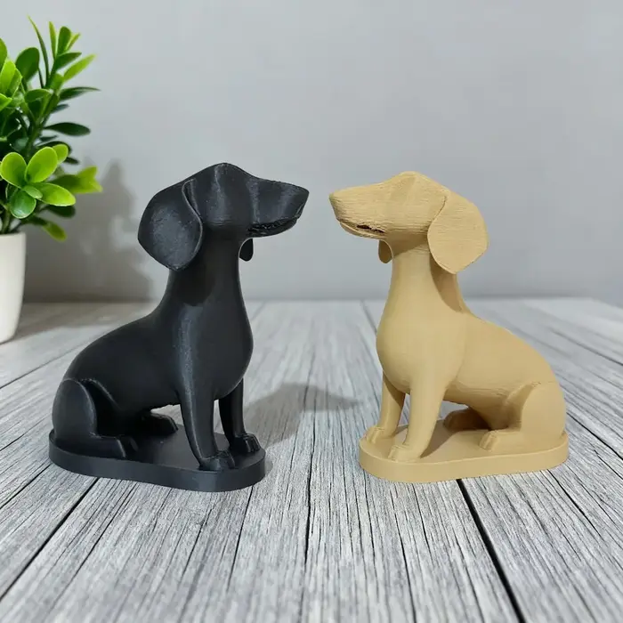 Statue de chien réaliste à jambes courtes avec base