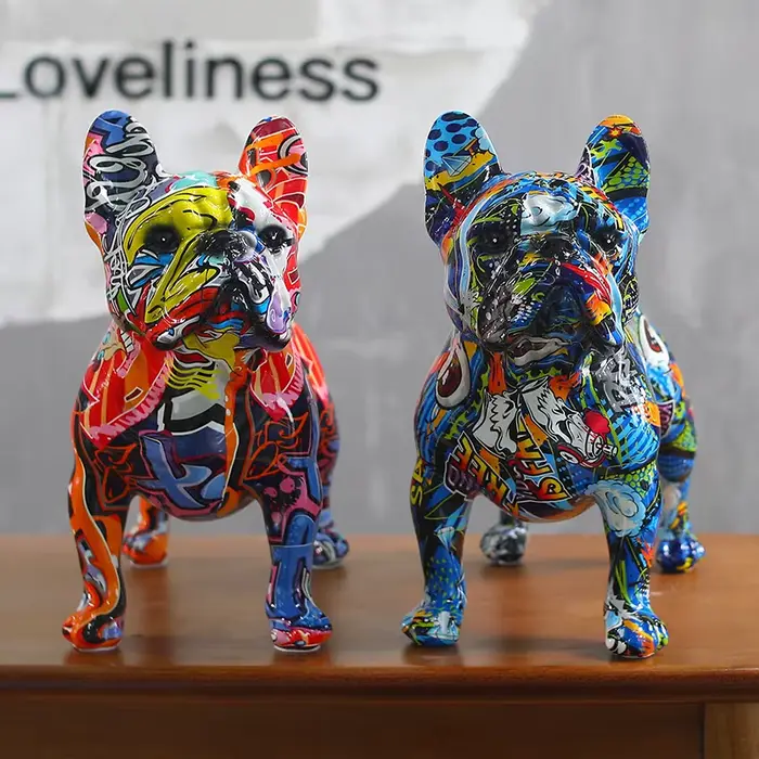 Figurine de bouledogue français colorée en résine